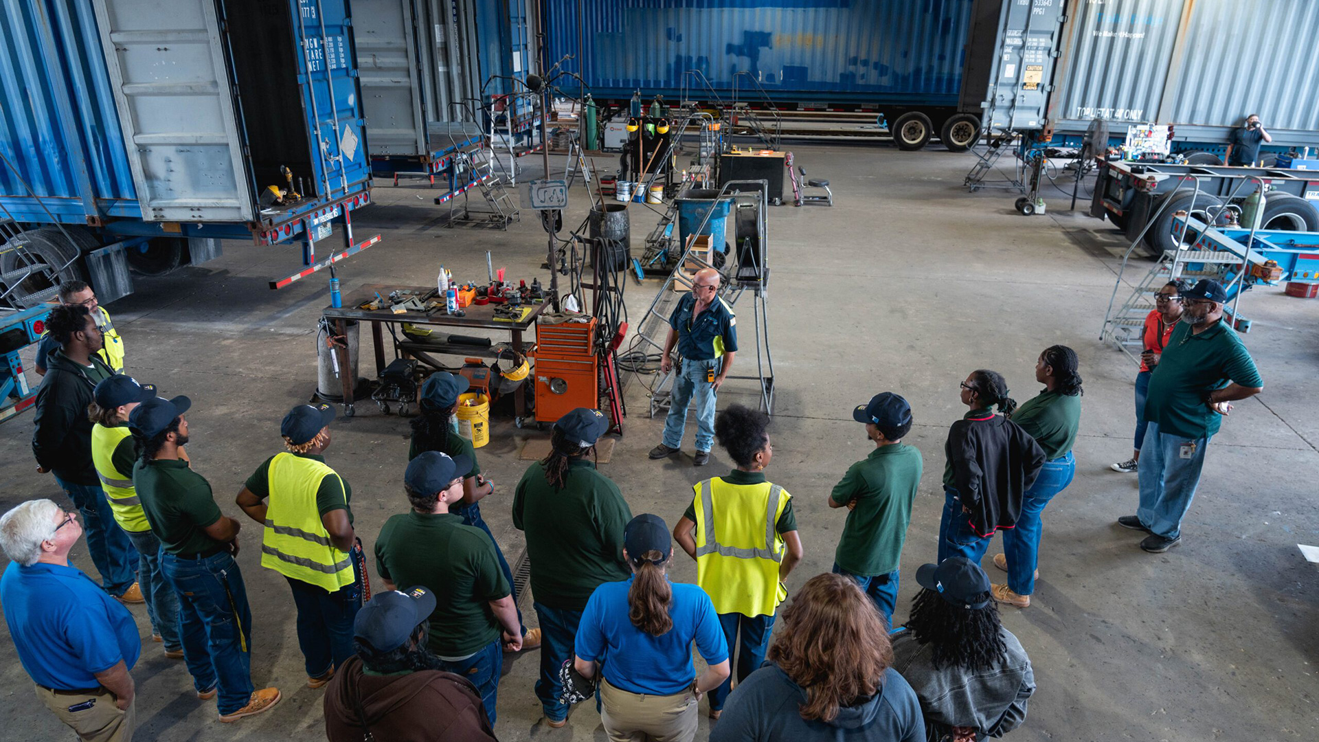 Trailer Bridge Hosts Jacksonville Job Corps Students For Hands On Learning Experience News Feature