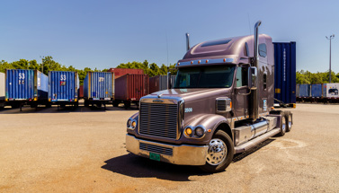 Navigating the Current Market of Contract vs. Spot Freight